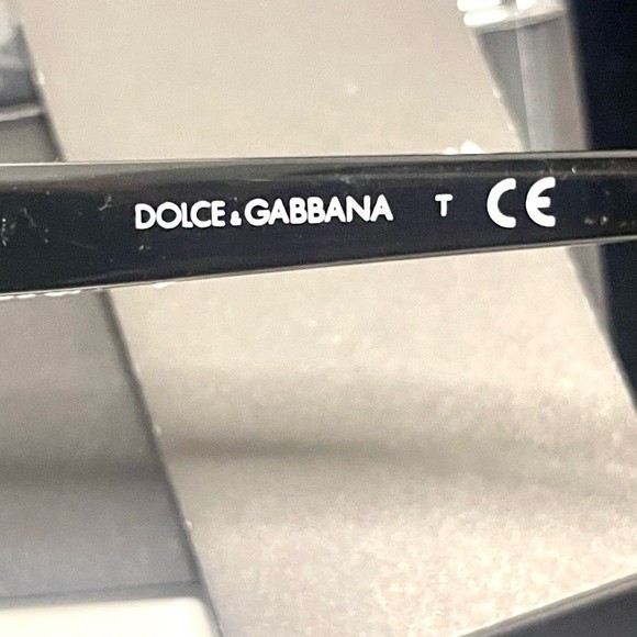 Dolce & Gabbana Gradient Lens Black Sunglasses and cloth,bag and clamshell case - Picture 14 of 15